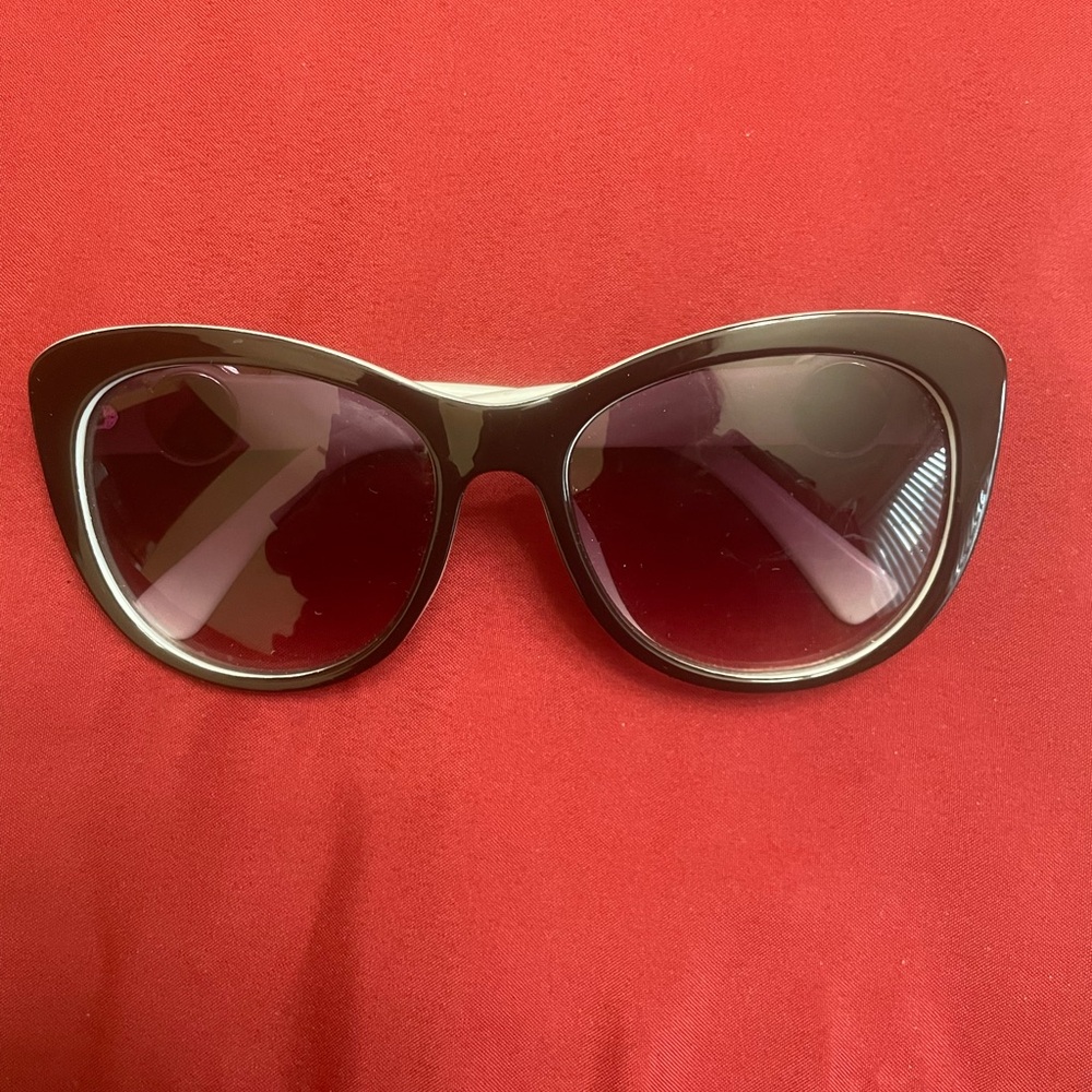 M&V Sunglasses with interchangeable snaps